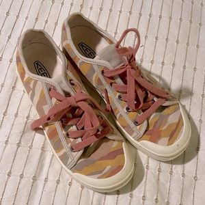 Keen size 8 Camo Tennis